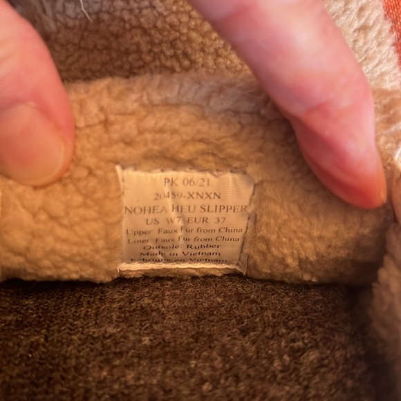 OluKai Sherpa slippers. Women’s size 7, color- sandbar (beige, tan) - Picture 3 of 6